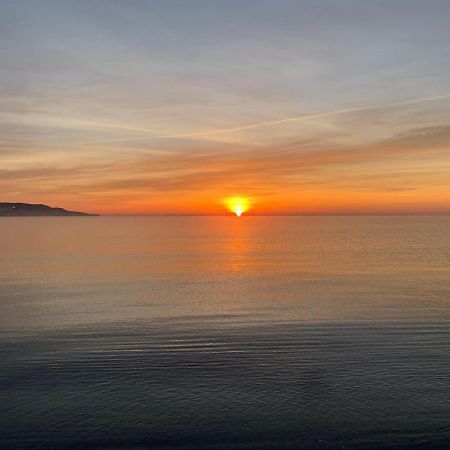 Little Paradise . Apartment In Front Of The Sea Coma-ruga Bagian luar foto